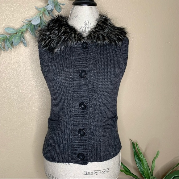 Loft ~ Sweater Vest with Faux Fur Collar - Picture 1 of 9